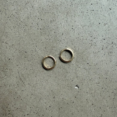 NOVA MINI HUGGIES 14KT YELLOW GOLD